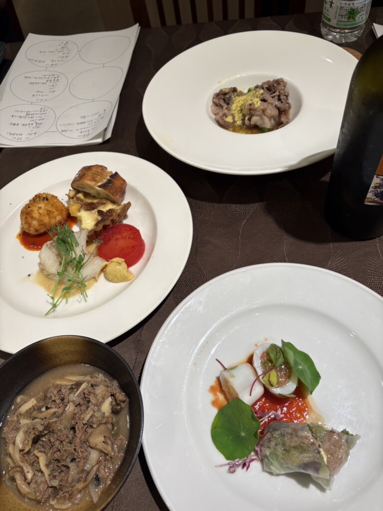 グリルモリタで提供された前菜やメイン料理の一例。一皿ずつ丁寧に作られた芸術的な料理の数々が、ビジネス会話に華を添えました。
